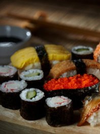 Auf rohen Fisch sollte wegen Listeriosegefahr verzichtet werden. Auf rohen Fisch sollte wegen Listeriosegefahr verzichtet werden.