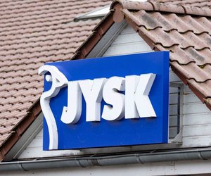 Dieses günstige Wandregal von Jysk ist in jedem Raum ein Blickfang