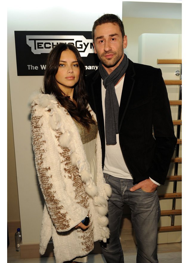 Adriana Lima's Burgeoning Baby Bump!: Photo 2050721, Adriana Lima,  Pregnant Celebrities Photos