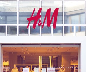 Neu bei H&M: Das gerippte Jerseykleid ist DAS Trend-Basic