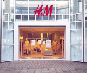 Neu bei H&M: Das gerippte Jerseykleid ist DAS Trend-Basic
