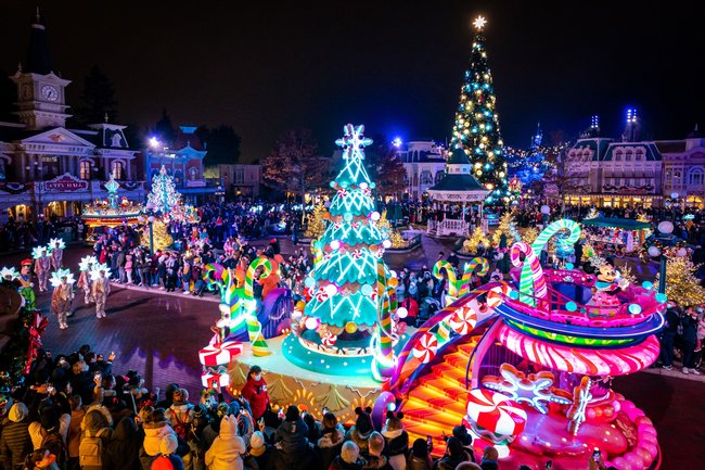 Enchanted Christmas Parade Disneyland Paris