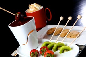 Erdbeeren, Kiwis oder Plätzchen: Zu Schoki passt so einiges! Erdbeeren, Kiwis oder Plätzchen: Zu Schoki passt so einiges!