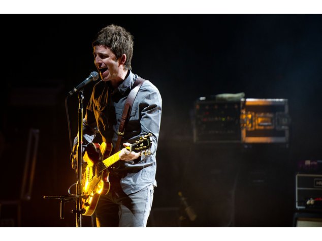 Noel Gallagher bei einem Konzert Noel Gallagher bei einem Konzert