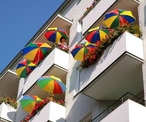 Mit diesem Hack verhinderst du, dass sich dein Sonnenschirm bei Wind dreht