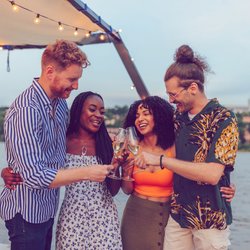 Bei Tinder kann man ab sofort mit seiner BFF ein „Double Date“ matchen – und ich habe Fragen!