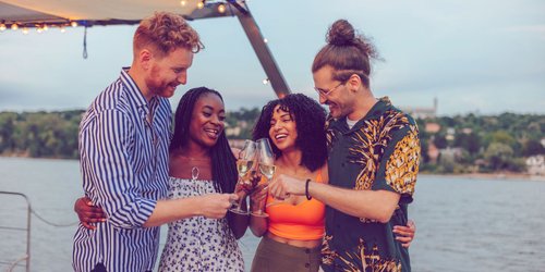 Bei Tinder kann man ab sofort mit seiner BFF ein „Double Date“ matchen – und ich habe Fragen!