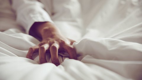 eine frau mit der zunge befriedigen 8 Explosive Techniques: How To Finger Yourself To Orgasm