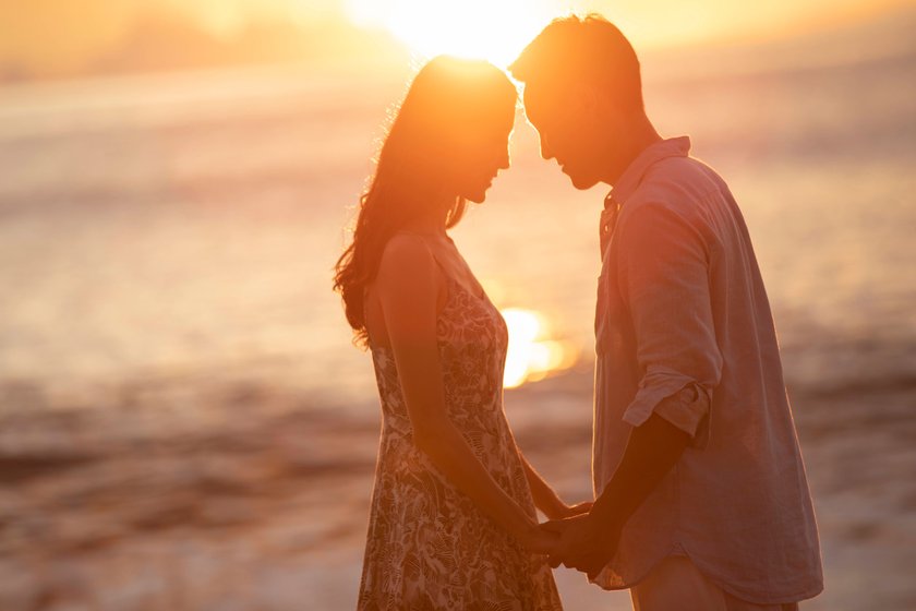 Romantisches Paar am Strand