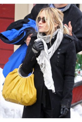 Mary-Kate Olsen mit gelber Tasche. Mary-Kate Olsen mit gelber Tasche.