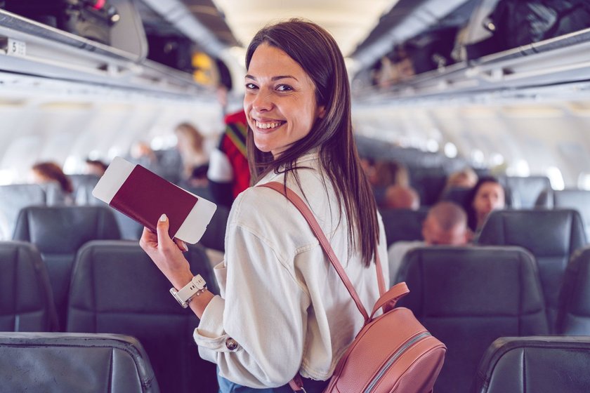 Frau im Flugzeug