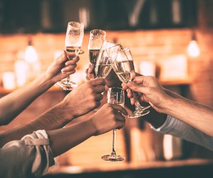 Täglich Sekt trinken schützt vor Alzheimer
