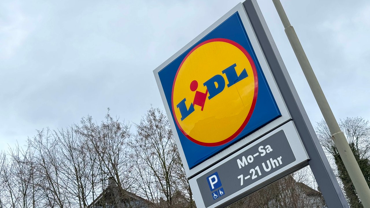 Jetzt Schnäppchen-Funktionsbett bei Lidl shoppen.