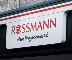 Riecht wie ein Dessert mit Vanille: Schnapp dir die beliebte Lippenpflege von Rossmann