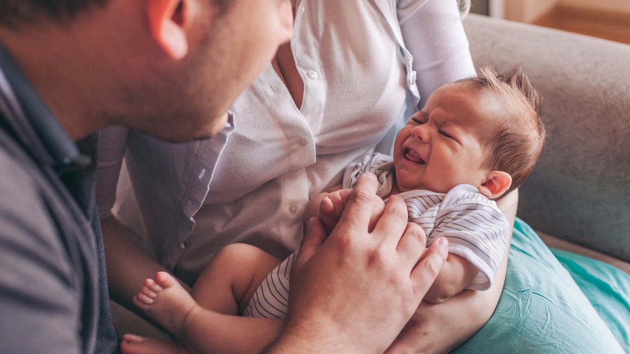 Ab Wann Fangen Babys An Zu Fremdeln Baby fremdelt: Warum und ab wann Babys fremdeln