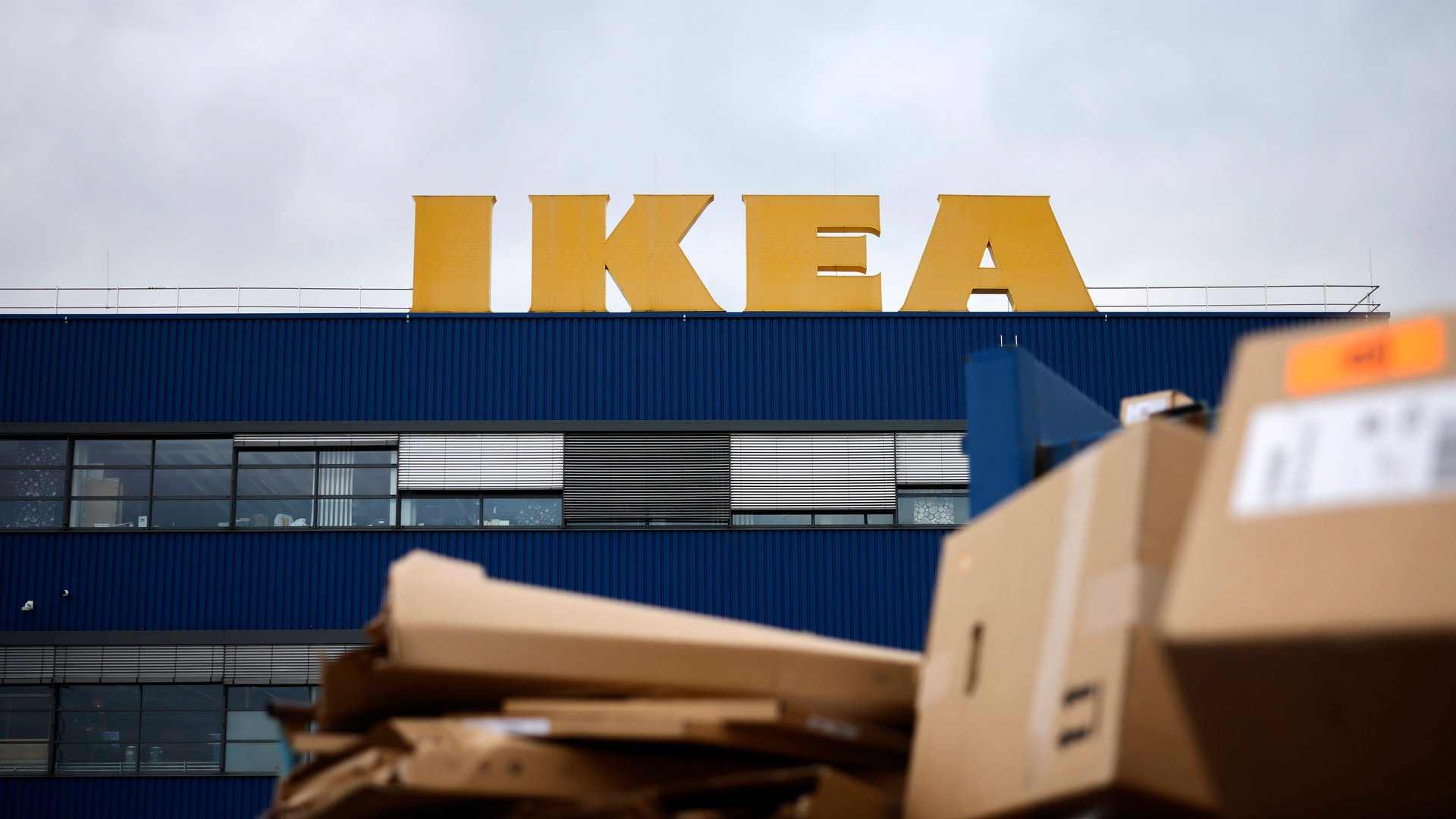 Dieser-Nachttisch-von-Ikea-ist-perfekt-f-r-kleine-Schlafzimmer-und-kostet-keine-30-Euro-