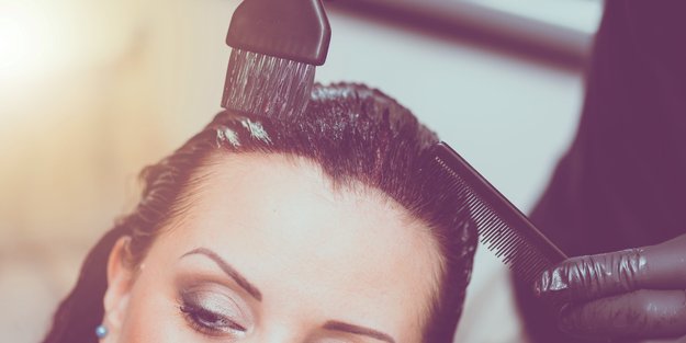 Haare entfärben & Haarfarbe rausziehen: Mit diesen Tipps gelingt's!