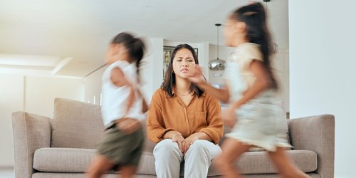 Mutter-Burnout: So erkennst du die Warnsignale & was du tun kannst