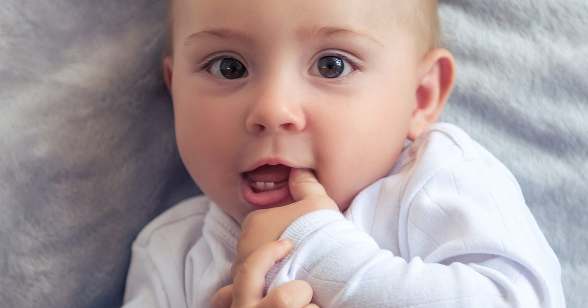 Die Reihenfolge: Wann kommen die ersten Zähne beim Baby?