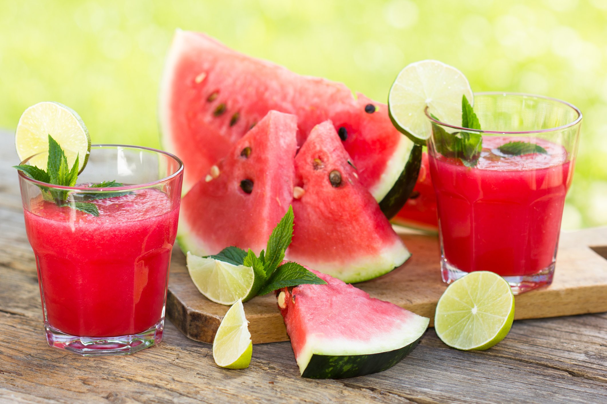 Wassermelonen-Smoothie mit Zitrone und Minze Wassermelonen-Smoothie mit Zitrone und Minze