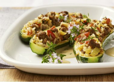 Zucchini-Schiffchen mit Reis und Hack Zucchini-Schiffchen mit Reis und Hack