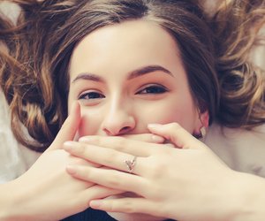 Frauen beschreiben ihr erstes Mal in 6 Wörtern