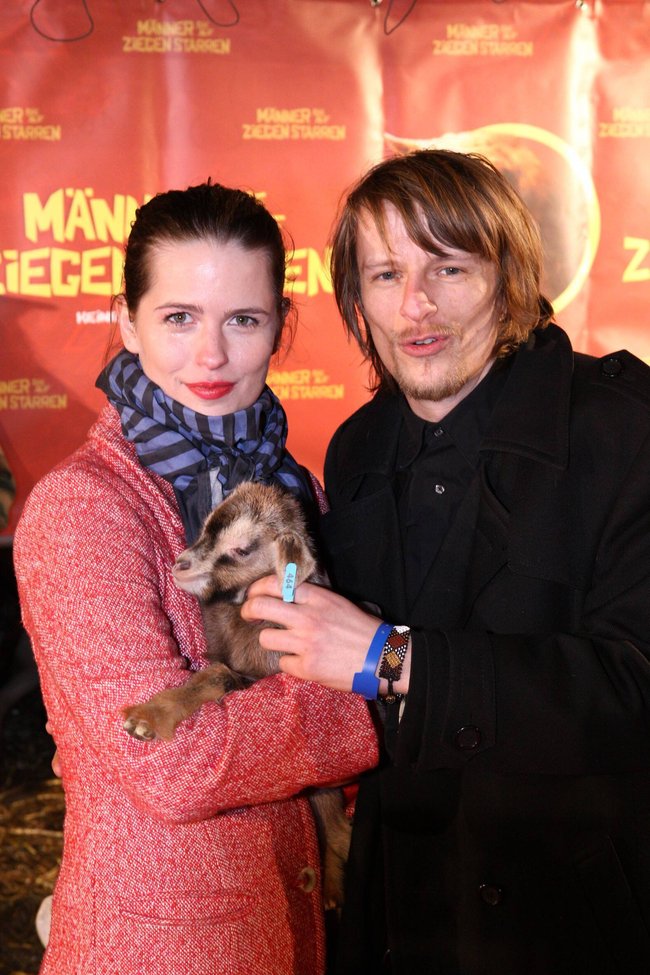 Alexnader Scheer und Isabell Polak bei der Charity-Premiere von „Männer, die auf Ziegen starren“.