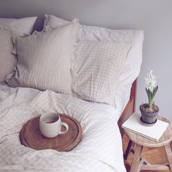 Wir lieben diese Bettwäsche von H&M Home – auch, wenn uns das Aufstehen mit ihr etwas schwerer fällt