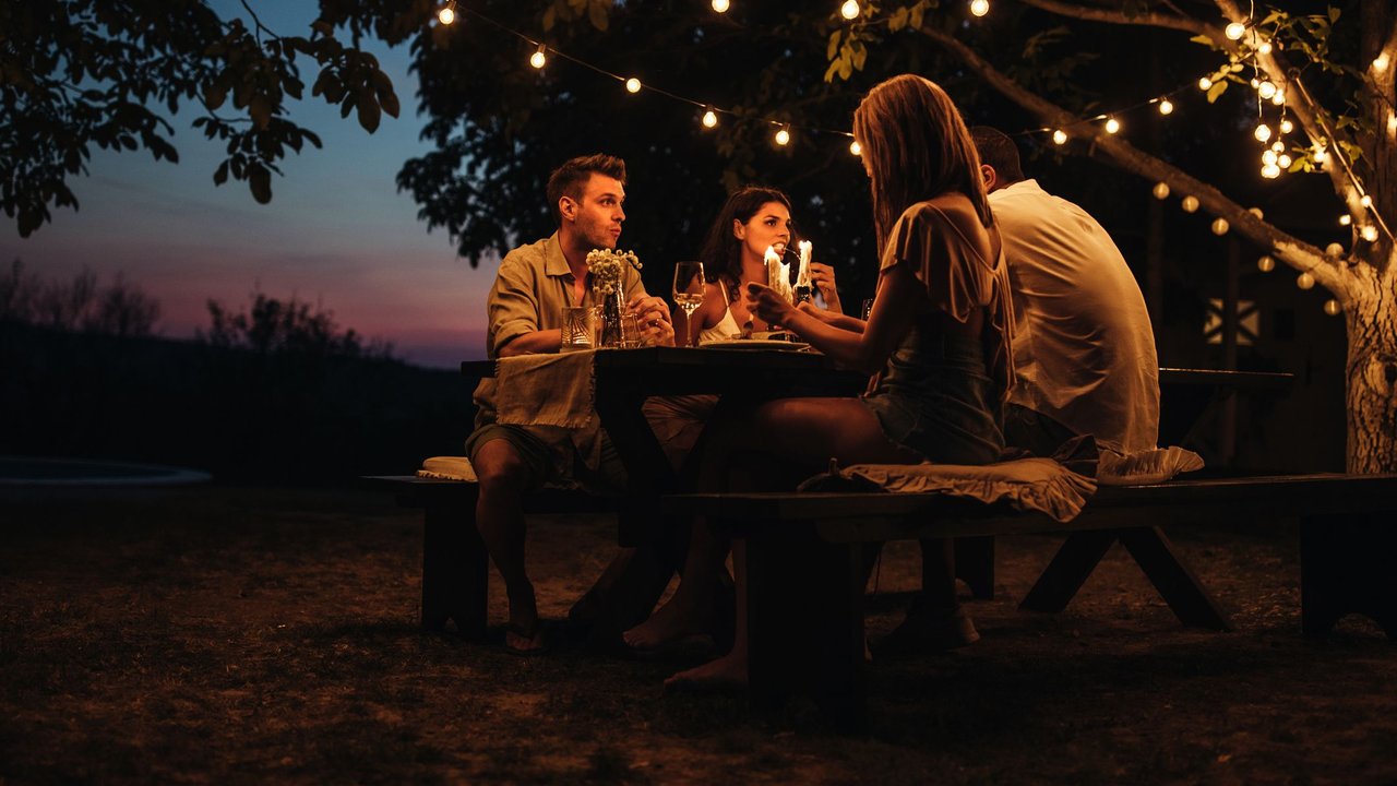 Diese LED-Echtwachs-Fackeln von Tchibo zaubern pure Romantik in deinen Garten