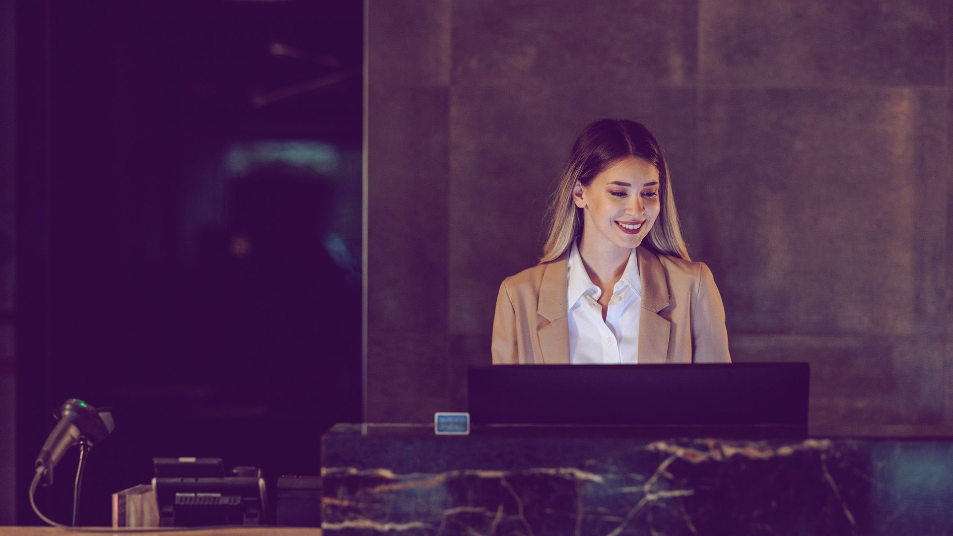 Diese-6-S-tze-denkt-sich-das-Hotelpersonal-ohne-sie-dir-ins-Gesicht-zu-sagen-