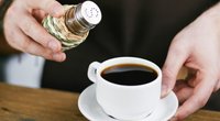 Schmeckt Salz im Kaffee besser als Zucker?