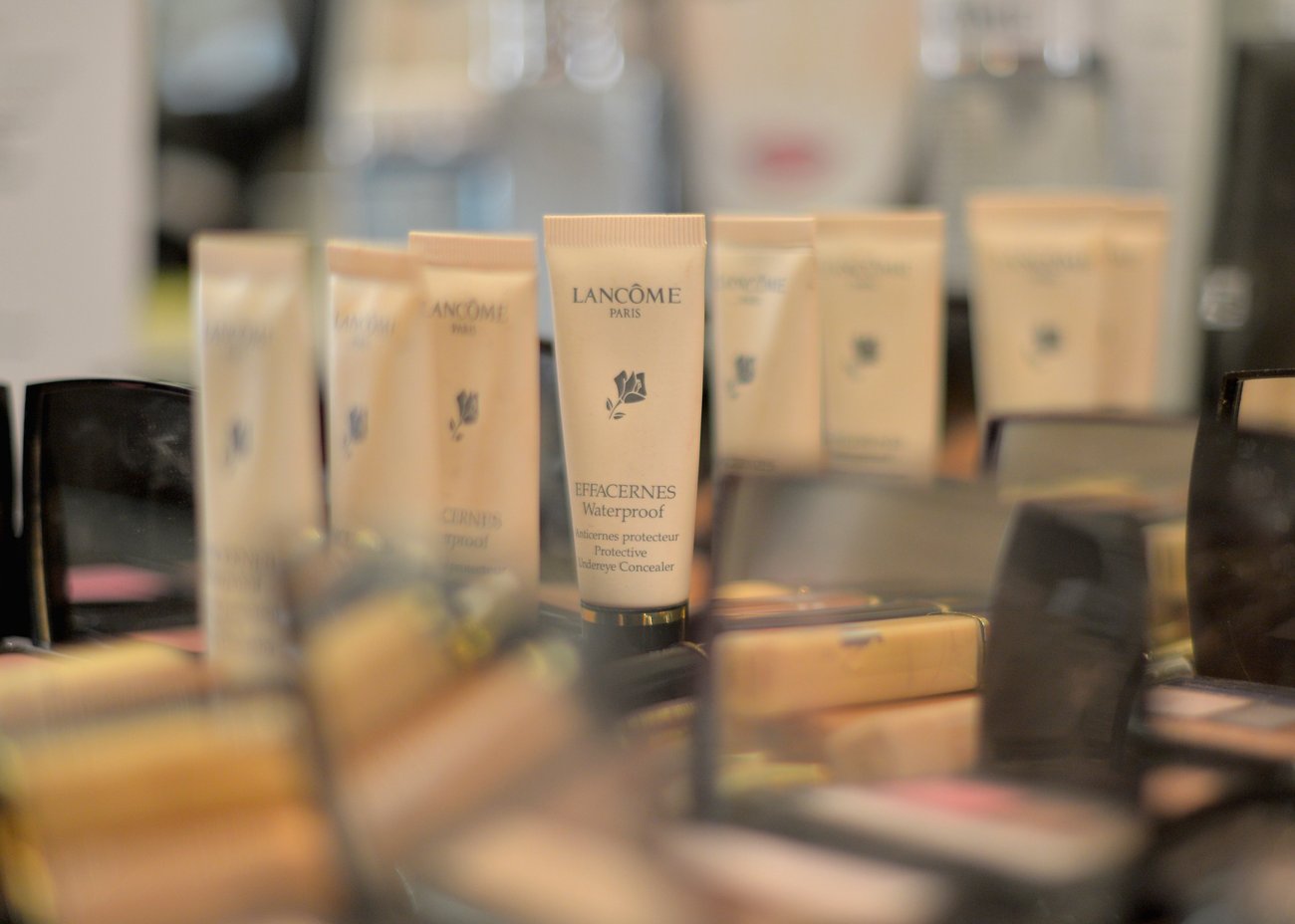 Die neue Technik von Lancome hilft Dir, genau den richtigen Farbton zu finden! Die neue Technik von Lancome hilft Dir, genau den richtigen Farbton zu finden!
