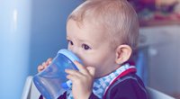 Baby und Wasser trinken: Das solltest du wissen!