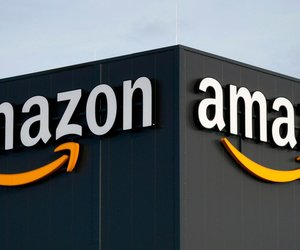 Praktisch für Leseratten: Die dimmbare Amazon-Lese-Lampe für gemütliche Abende