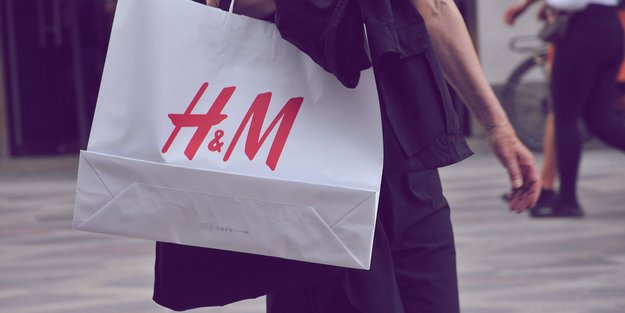 Diese 5 klassischen H&M-Teile würden bei Jean aus Sex Education im Schrank hängen