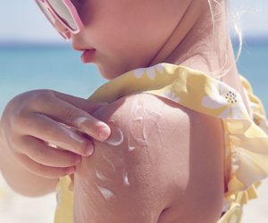 Die günstigen schlagen alle! Das sind die 3 besten Sonnencremes für Kinder laut Öko Test