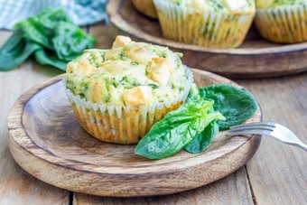 Herzhafte Muffins mit Spinat und Feta Herzhafte Muffins mit Spinat und Feta