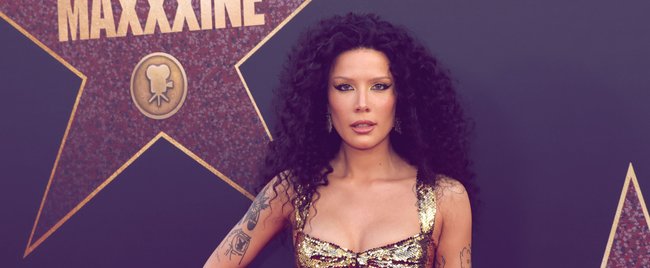 Stars & Fehlgeburten: Sängerin Halsey verlor ihr Baby auf der Bühne!