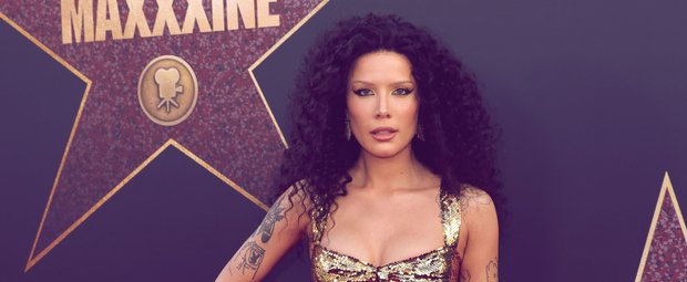 Stars & Fehlgeburten: Sängerin Halsey verlor ihr Baby auf der Bühne!