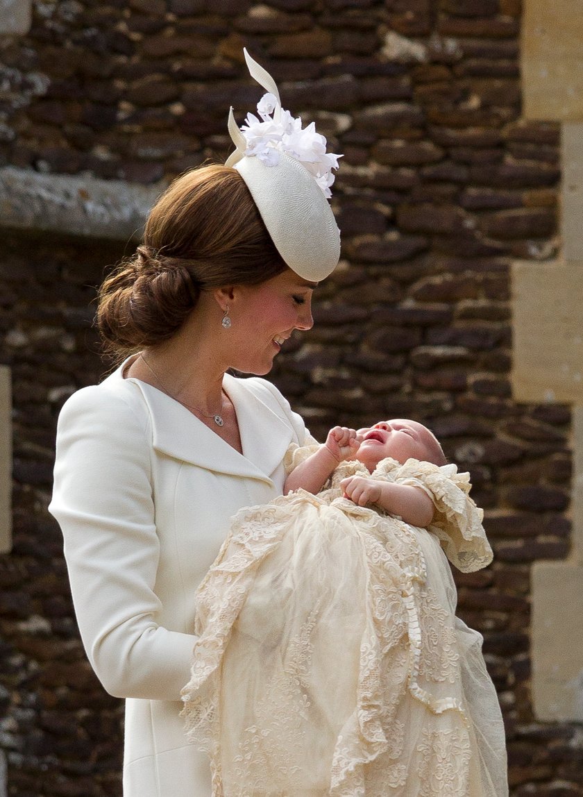 Herzogin Kate mit Prinzessin Charlotte bei der Taufe