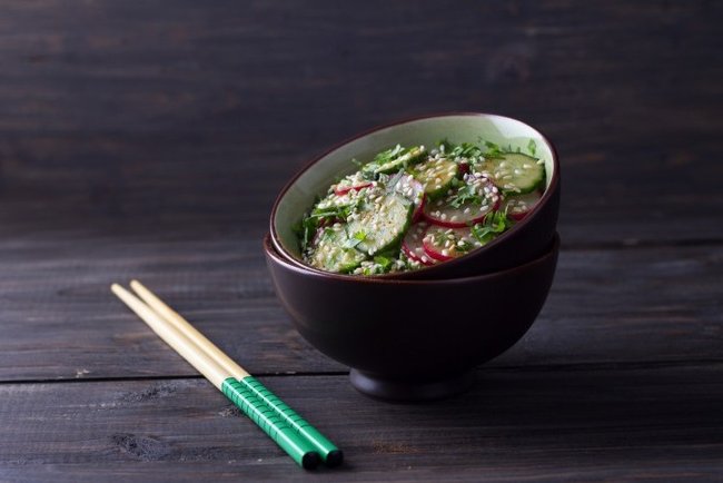 Vietnamesischer Gurkensalat: Pikant und süßlich
