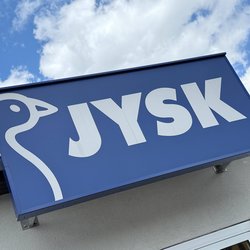 Das hellgraue Badetuch von Jysk überzeugt mit Qualität zum kleinen Preis