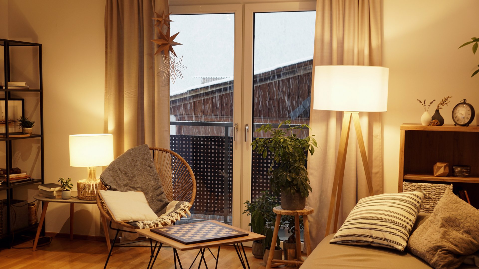 Wie-vom-teuren-Designer-gemacht-Diese-Jysk-Leuchte-bringt-Eleganz-ins-Wohnzimmer