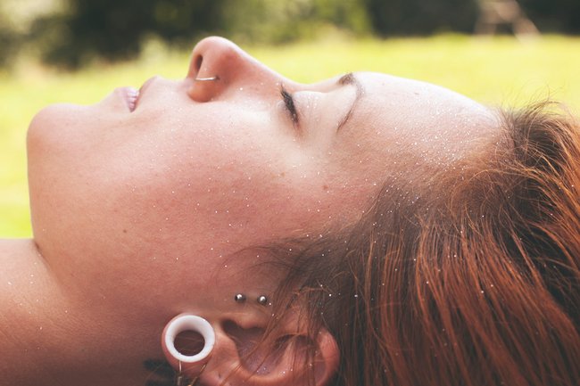 Surface Piercing am Ohr Surface Piercing am Ohr