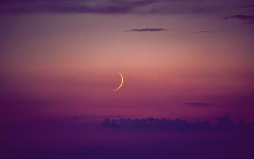 Neumond vor dem Sonnenuntergang