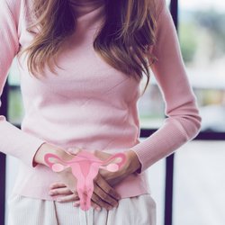Mit Periode zum Frauenarzt: 3 Dinge, die du dabei beachten solltest