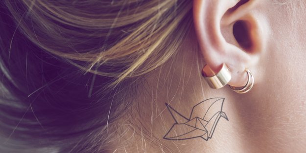 Tattoo hinterm Ohr: Diese Motive musst du kennen!