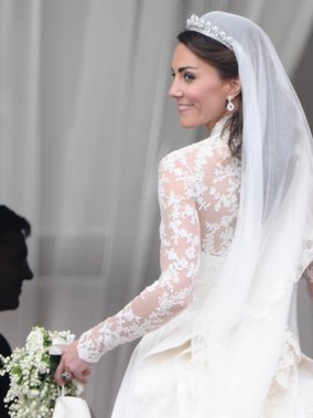 Herzogin Catherine Besucht Brautkleid Naherinnen Desired De