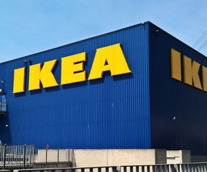 Stauraum trifft Design: Dieser Tisch von Ikea sorgt für Ordnung im Schlafzimmer