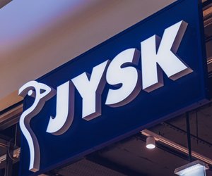 Unfassbar günstig: Die Gartenbank von Jysk ist ein absolutes Schnäppchen